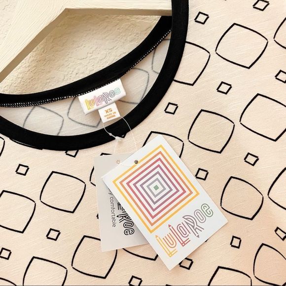 LuLaRoe “Olive” Style Tulip Sleeve Top with Geometric Print, Cream & Bla… - Picture 6 of 8